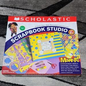 SCHOLASTIC SCRAPBOOK STUDIO KIT CREATE YOUR OWN PERONALIZED JOURNAL/SCRAPBOOKS